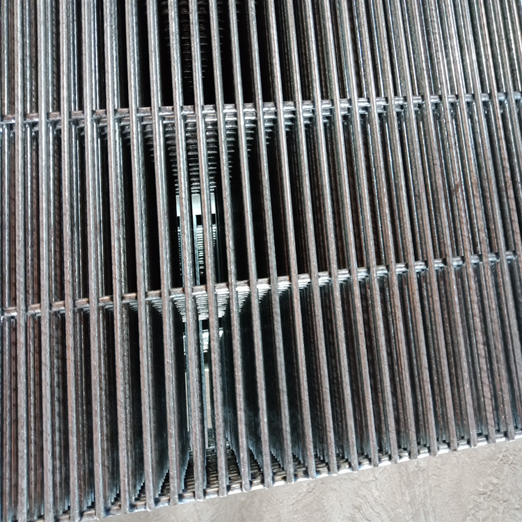 358 fences.jpg 358 fences.jpg