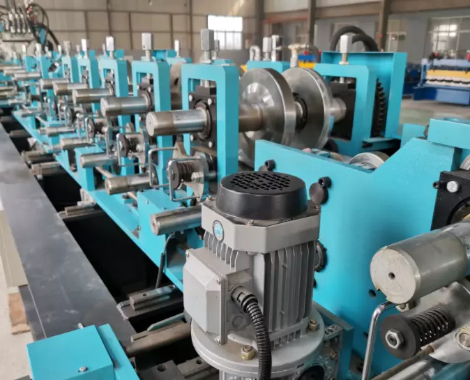 Auto Change CZ Purlin Roll Forming Machine