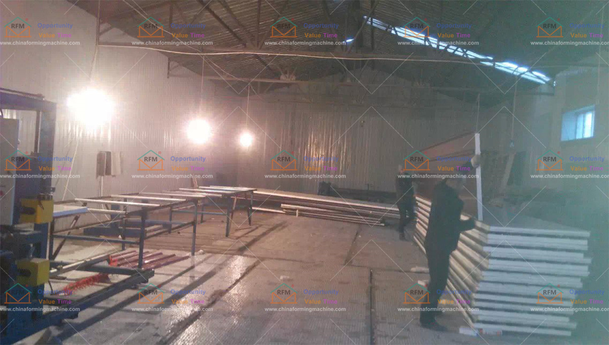 When manufacturing composite boards at the factory High-precision composite board roll forming machine