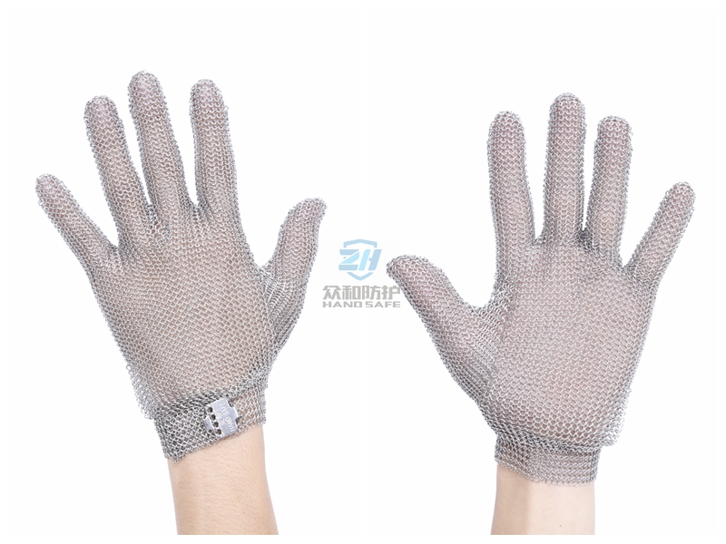 chainmail gloves with metal hook.jpg chainmail gloves with metal hook.jpg