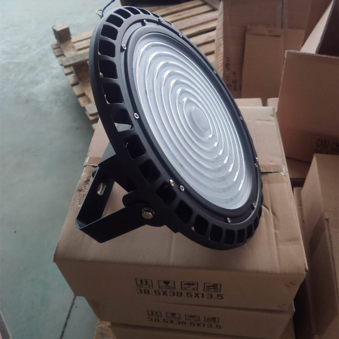 UFO工厂灯10.jpg UFO工厂灯10.jpg