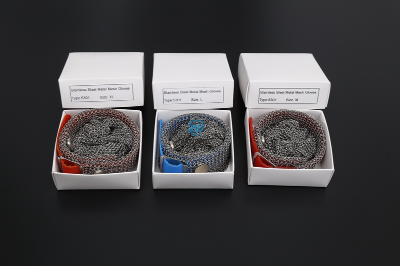 metal mesh gloves with plastic strap packing.jpg