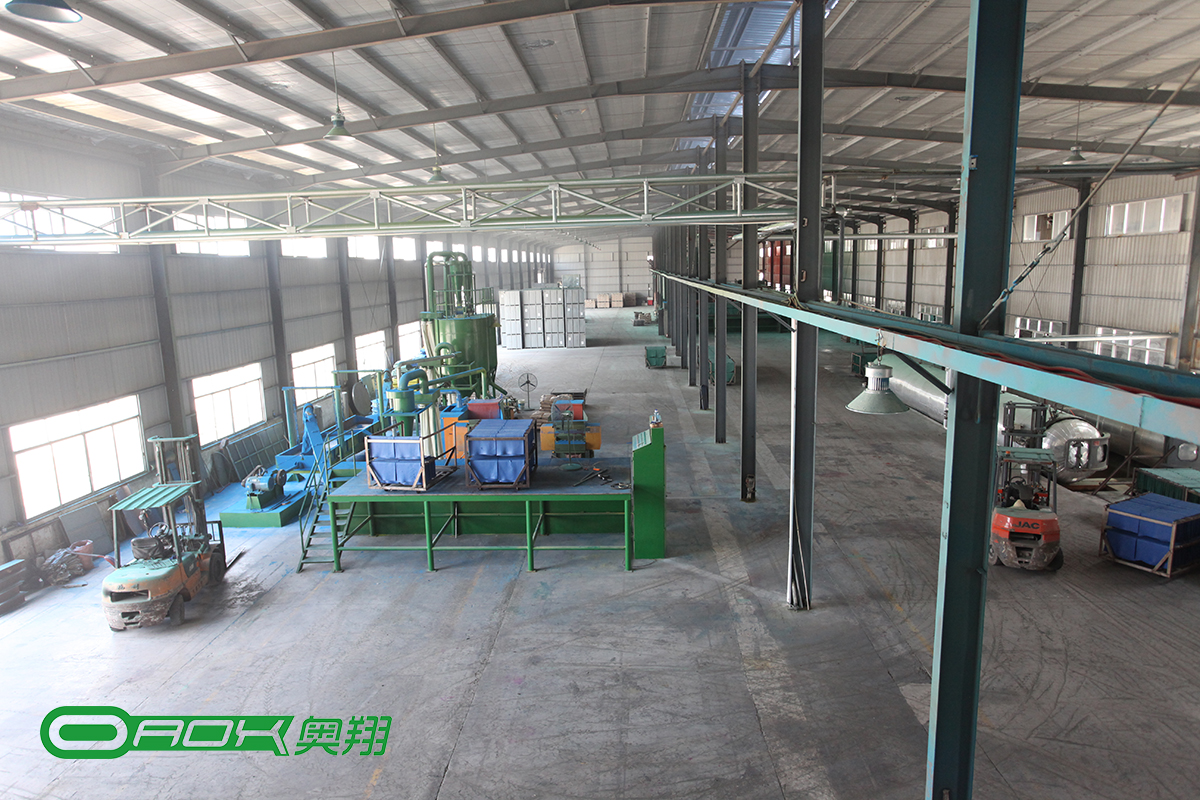 blue & green epdm granules production department.JPG blue & green epdm granules production department.JPG