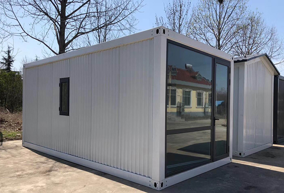 11 Modernized Container House With Large Glass House Design With Good Lighting 00 (4).jpg 11 Modernized Container House With Large Glass House Design With Good Lighting 00 (4).jpg