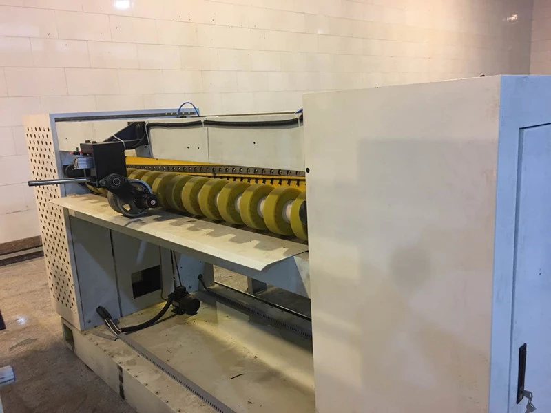 corrugated cardboard cut off machine/carton box packaging machine