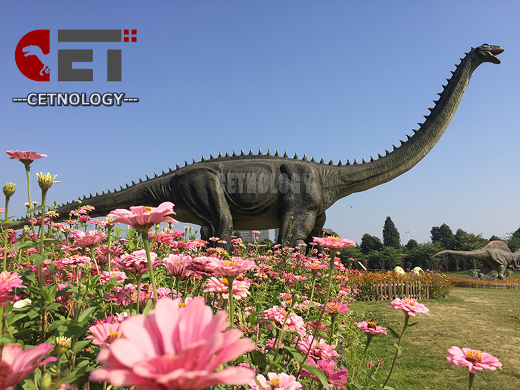 Animatronic dinosaurs (2)