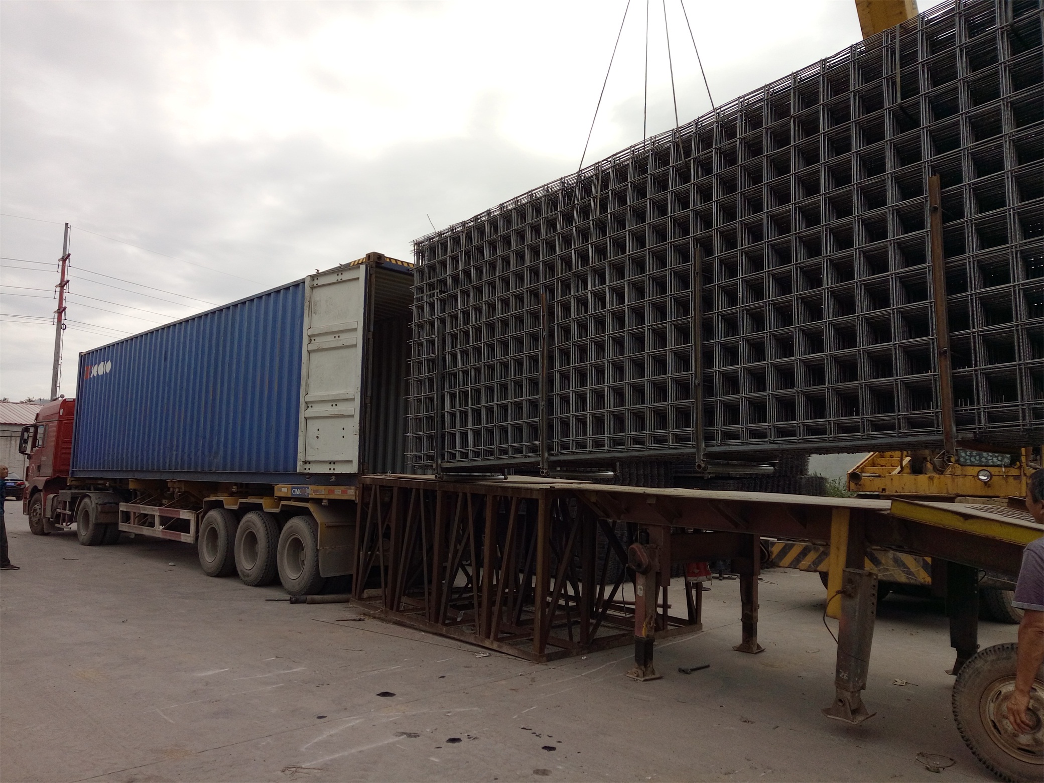 reinforcing mesh loading container.jpg