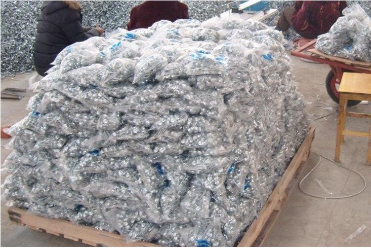 Roofing Nails 014.jpg Roofing Nails 014.jpg
