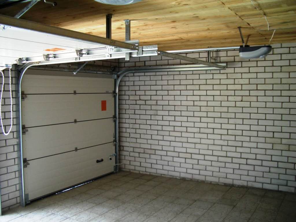 sectional garage door (2).jpg