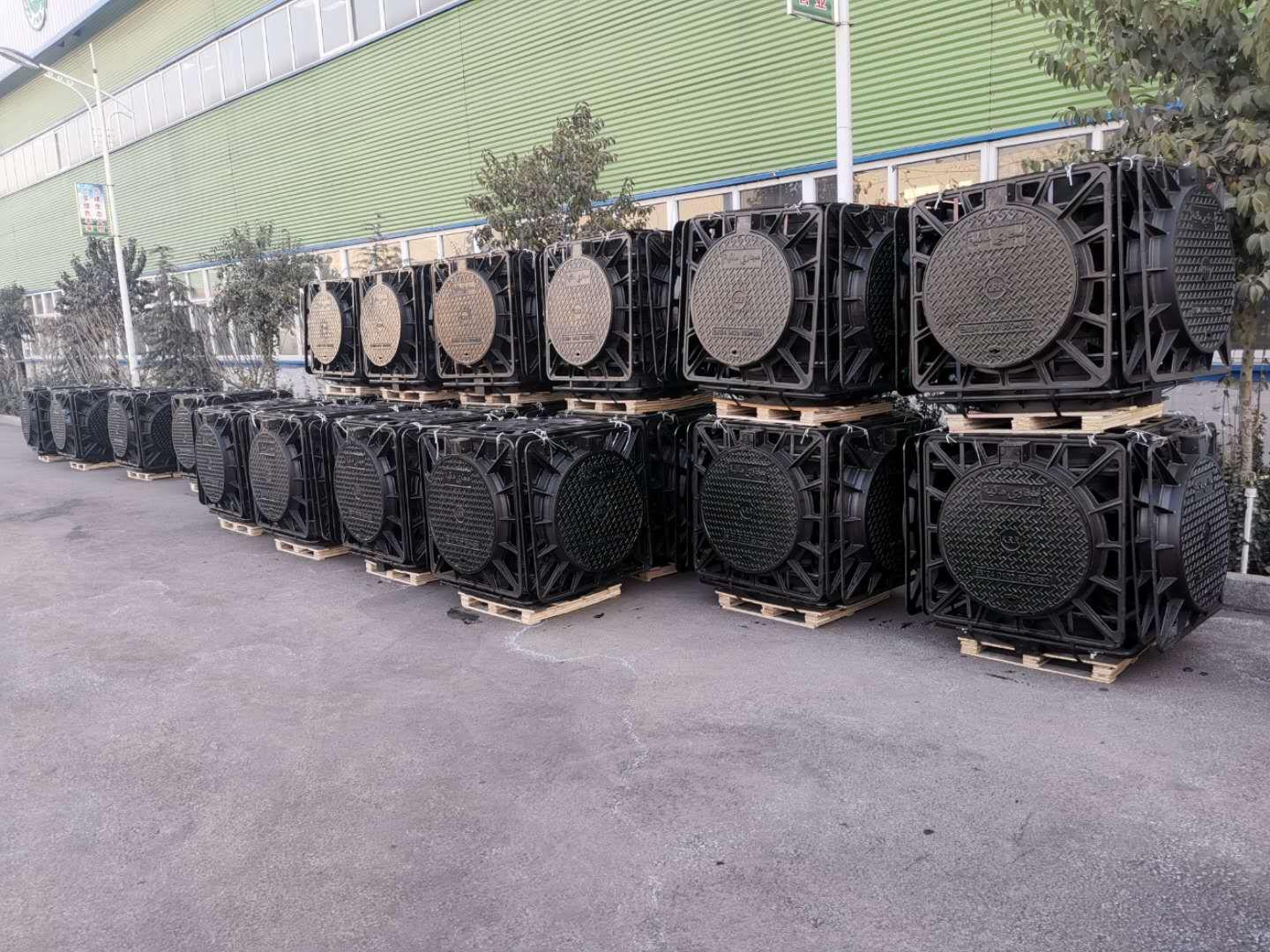 manhole cover.jpg manhole cover.jpg