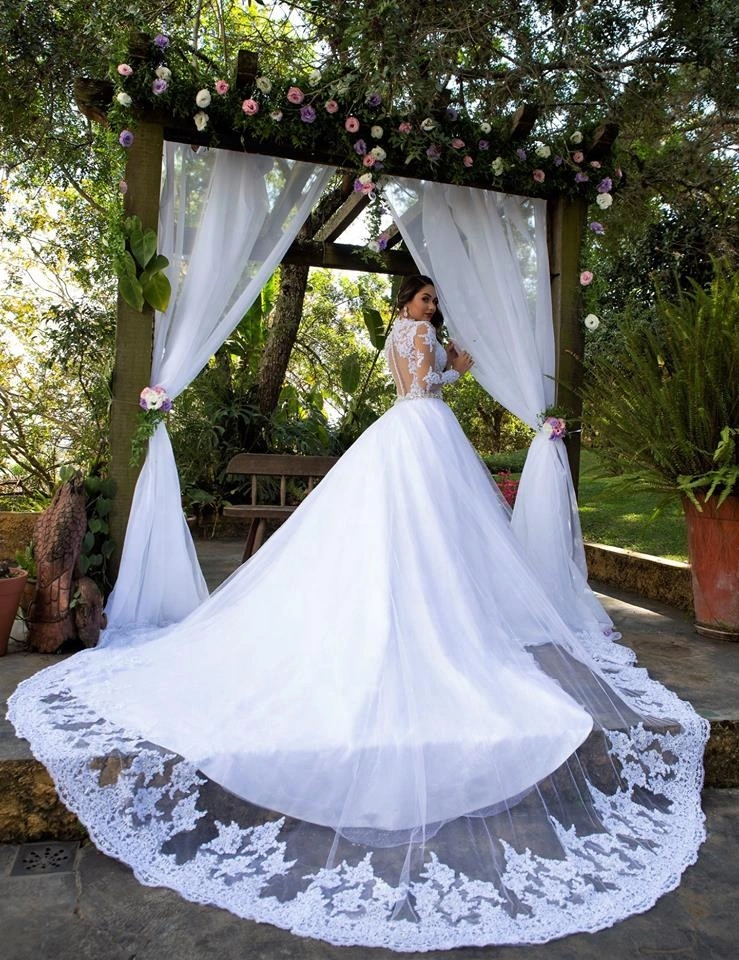 Hot Selling Sheer White Long Sleeve Wedding Dress Bridal Gown