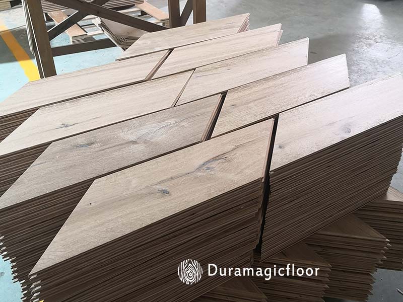 Oak multi-layer Chevron Engineered Flooring (5).jpg Oak multi-layer Chevron Engineered Flooring (5).jpg